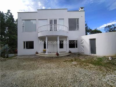 Casa de 5 alcobas en venta en Loma Del Escobero, Medellín, 1800 m² · foto 17 de 17