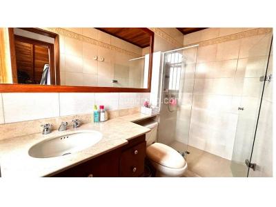 Casa de 3 alcobas en venta en Loma Del Escobero, Medellín, 634 m² · foto 12 de 14