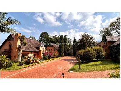 Casa de 3 alcobas en venta en Loma Del Escobero, Medellín, 634 m² · foto 14 de 14