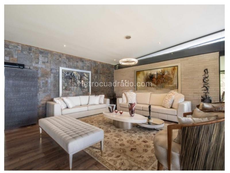 Casa amoblada de 3 alcobas con lote amplio en Alto de las Palmas