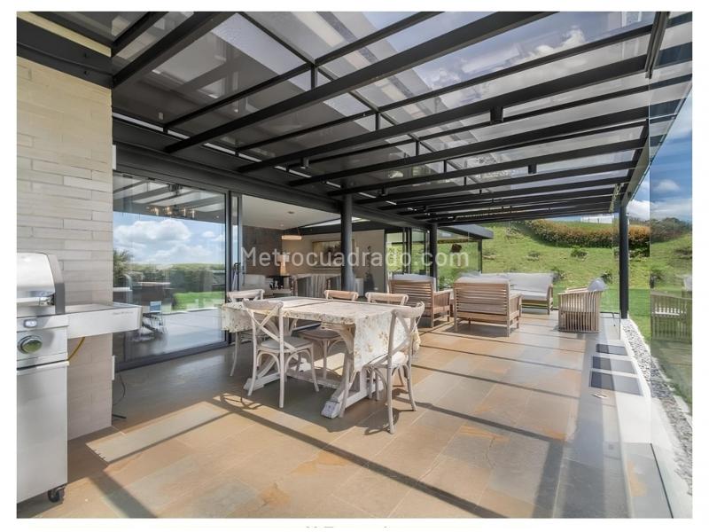 Casa amoblada de 3 alcobas con lote amplio en Alto de las Palmas - 8