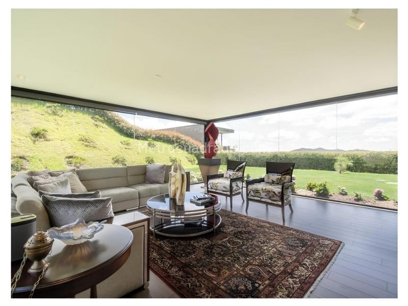 Casa amoblada de 3 alcobas con lote amplio en Alto de las Palmas - 9