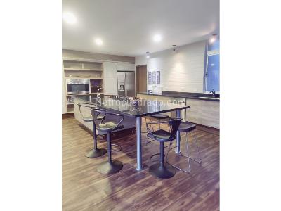 Casa de 4 alcobas en venta en Loma Del Escobero, Medellín · foto 3 de 19