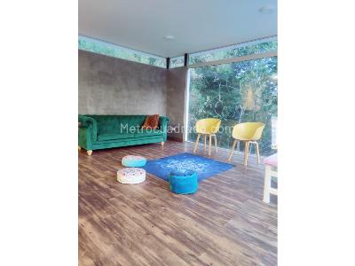 Casa de 4 alcobas en venta en Loma Del Escobero, Medellín · foto 12 de 19