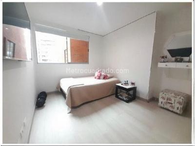 Apartamento de 3 alcobas en venta en Loma Del Escobero, Medellín, 156 m² · foto 9 de 14