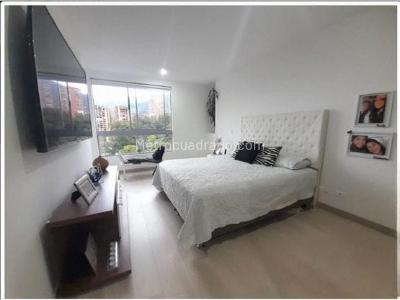 Apartamento de 3 alcobas en venta en Loma Del Escobero, Medellín, 156 m² · foto 10 de 14