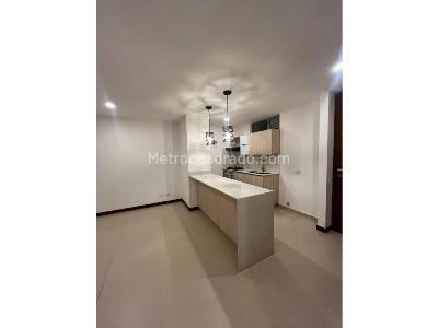 Apartamento en arriendo en Loma De Los Gonzalez, Medellín · foto 2 de 17