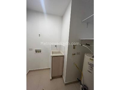 Apartamento en arriendo en Loma De Los Gonzalez, Medellín · foto 10 de 17