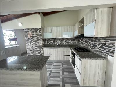 Apartamento de 3 alcobas en venta en La Inferior, Medellín, 83 m² · foto 4 de 12