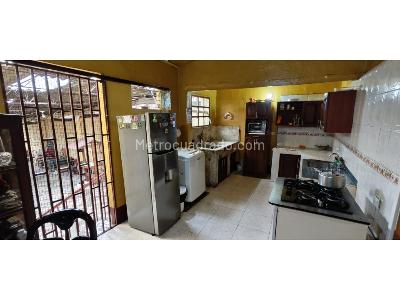 Casa de 4 alcobas en venta en La America, Medellín, 863 m² · foto 2 de 7