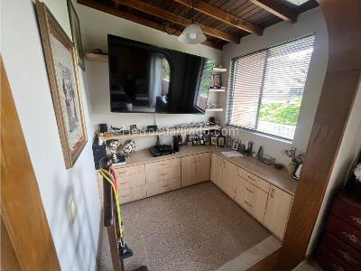 Casa de 4 alcobas en venta en El Campestre, Medellín, 240 m² · foto 12 de 18