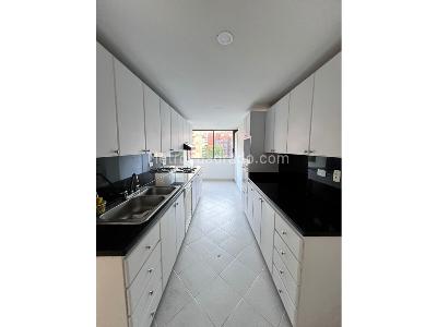 Apartamento de 3 alcobas en venta en El Tesoro, Medellín, 175 m² · foto 4 de 12