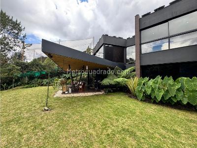 Casa de 4 alcobas en venta en Loma Del Escobero, Medellín · foto 4 de 20