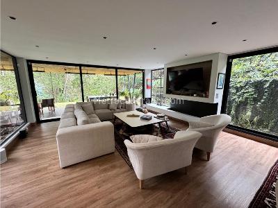 Casa de 4 alcobas en venta en Loma Del Escobero, Medellín · foto 8 de 20