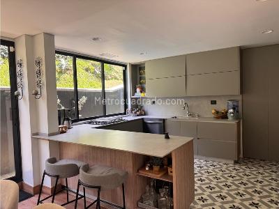 Casa de 4 alcobas en venta en Loma Del Escobero, Medellín · foto 12 de 20