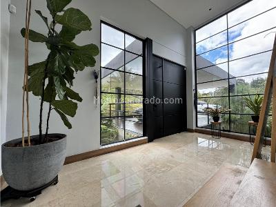Casa de 4 alcobas en venta en Loma Del Escobero, Medellín · foto 13 de 20