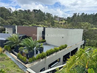 Casa de 4 alcobas en venta en Loma Del Escobero, Medellín · foto 17 de 20