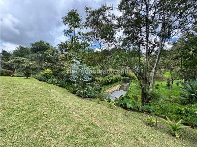 Casa de 4 alcobas en venta en Loma Del Escobero, Medellín · foto 18 de 20