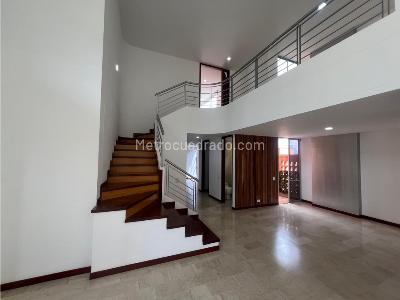 Apartamento de 3 alcobas en venta en La Abadia, Medellín, 246 m² · foto 4 de 20