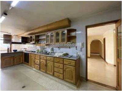 Apartamento de 4 alcobas en venta en La Linde, Medellín, 254 m² · foto 2 de 16