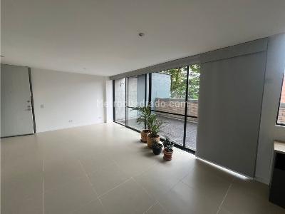 Apartamento de 3 alcobas en venta en Loma Del Esmeraldal, Medellín, 214 m² · foto 2 de 20
