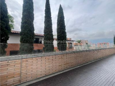 Apartamento de 3 alcobas en venta en Loma Del Esmeraldal, Medellín, 214 m² · foto 12 de 20
