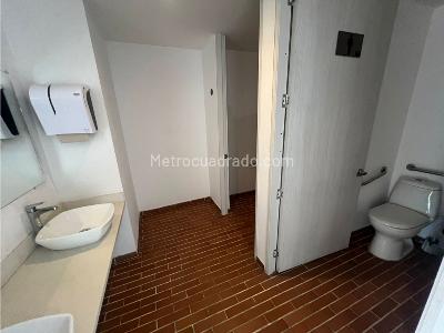 Apartamento de 3 alcobas en venta en Loma Del Esmeraldal, Medellín, 214 m² · foto 16 de 20