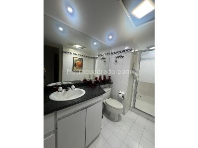 Apartamento en venta en Segundo Parque De Laureles, Medellín · foto 18 de 19