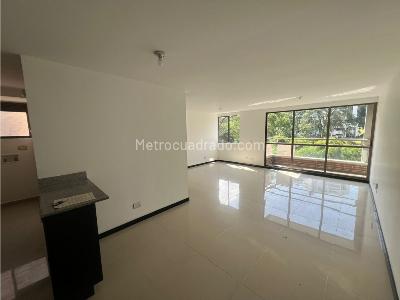 Apartamento de 2 alcobas en arriendo en Loma De Los Gonzalez, Medellín, 70 m² · foto 2 de 13