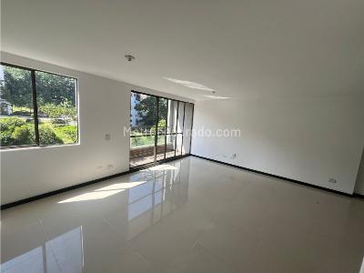 Apartamento de 2 alcobas en arriendo en Loma De Los Gonzalez, Medellín, 70 m² · foto 3 de 13