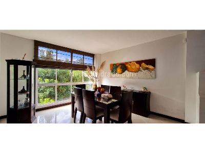 Casa de 4 alcobas en venta en Loma Del Escobero, Medellín, 1000 m² · foto 2 de 10