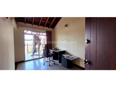 Casa de 4 alcobas en venta en Loma Del Escobero, Medellín, 1000 m² · foto 6 de 10