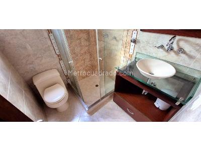 Casa de 4 alcobas en venta en Loma Del Escobero, Medellín, 1000 m² · foto 9 de 10