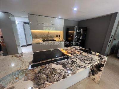 Casa de 4 alcobas en arriendo en Loma Benedictinos, Medellín, 350 m² · foto 3 de 18