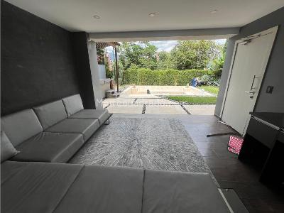 Casa de 4 alcobas en arriendo en Loma Benedictinos, Medellín, 350 m² · foto 8 de 18