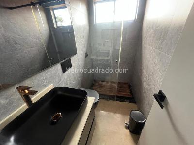 Casa de 4 alcobas en arriendo en Loma Benedictinos, Medellín, 350 m² · foto 16 de 18