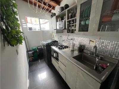 Apartamento de 3 alcobas en venta en Loma Del Esmeraldal, Medellín, 61 m² · foto 2 de 16