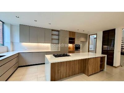 Casa de 5 alcobas en venta en Loma Del Esmeraldal, Medellín, 600 m² · foto 2 de 18