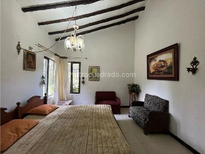 Casa de 5 alcobas en venta en La Ceja, Medellín · foto 9 de 19