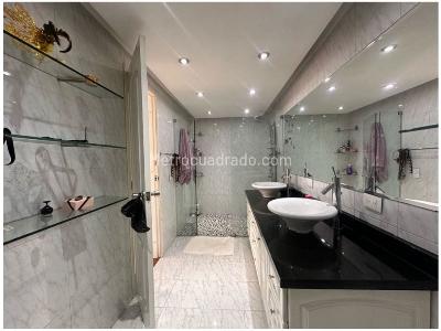 Apartamento de 5 alcobas en venta en Oviedo, Medellín, 228 m² · foto 18 de 20