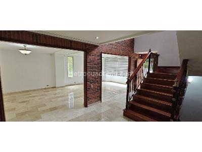 Casa de 4 alcobas en venta en El Tesoro, Medellín, 630 m² · foto 2 de 20
