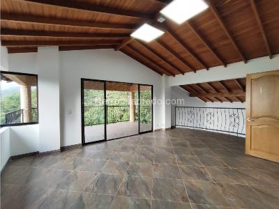 Casa de 5 alcobas en venta en Loma Del Escobero, Medellín, 698 m² · foto 12 de 19