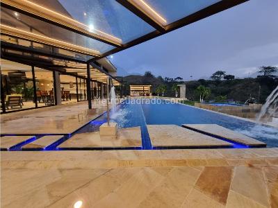 Casa de 5 alcobas en venta en Santa Fe De Antioquia, Medellín · foto 2 de 10