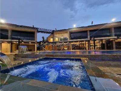 Casa de 5 alcobas en venta en Santa Fe De Antioquia, Medellín · foto 3 de 10