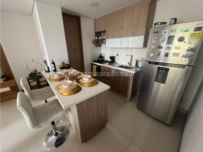Apartamento de 2 alcobas en arriendo en Loma Del Esmeraldal, Medellín, 78 m² · foto 2 de 14