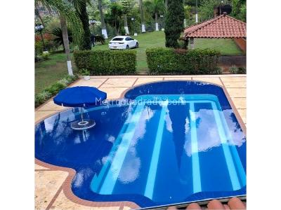 Casa de 5 alcobas en venta en Copacabana, Medellín · foto 2 de 10