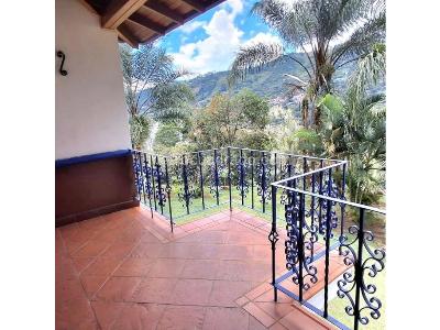 Casa de 5 alcobas en venta en Copacabana, Medellín · foto 3 de 10