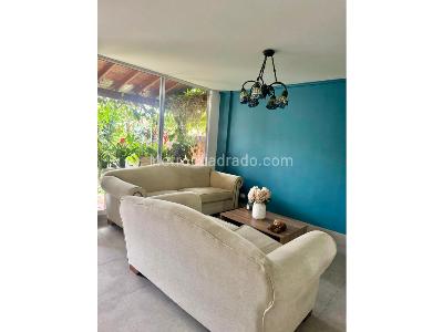 Casa de 3 alcobas en venta en Loma Del Chocho, Medellín, 190 m² · foto 2 de 15