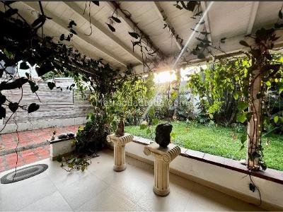 Casa de 3 alcobas en venta en La Aguacatala, Medellín, 495 m² · foto 2 de 8