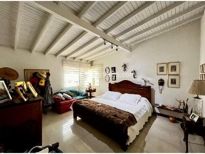 Casa de 3 alcobas en venta en La Aguacatala, Medellín, 495 m² · foto 7 de 8